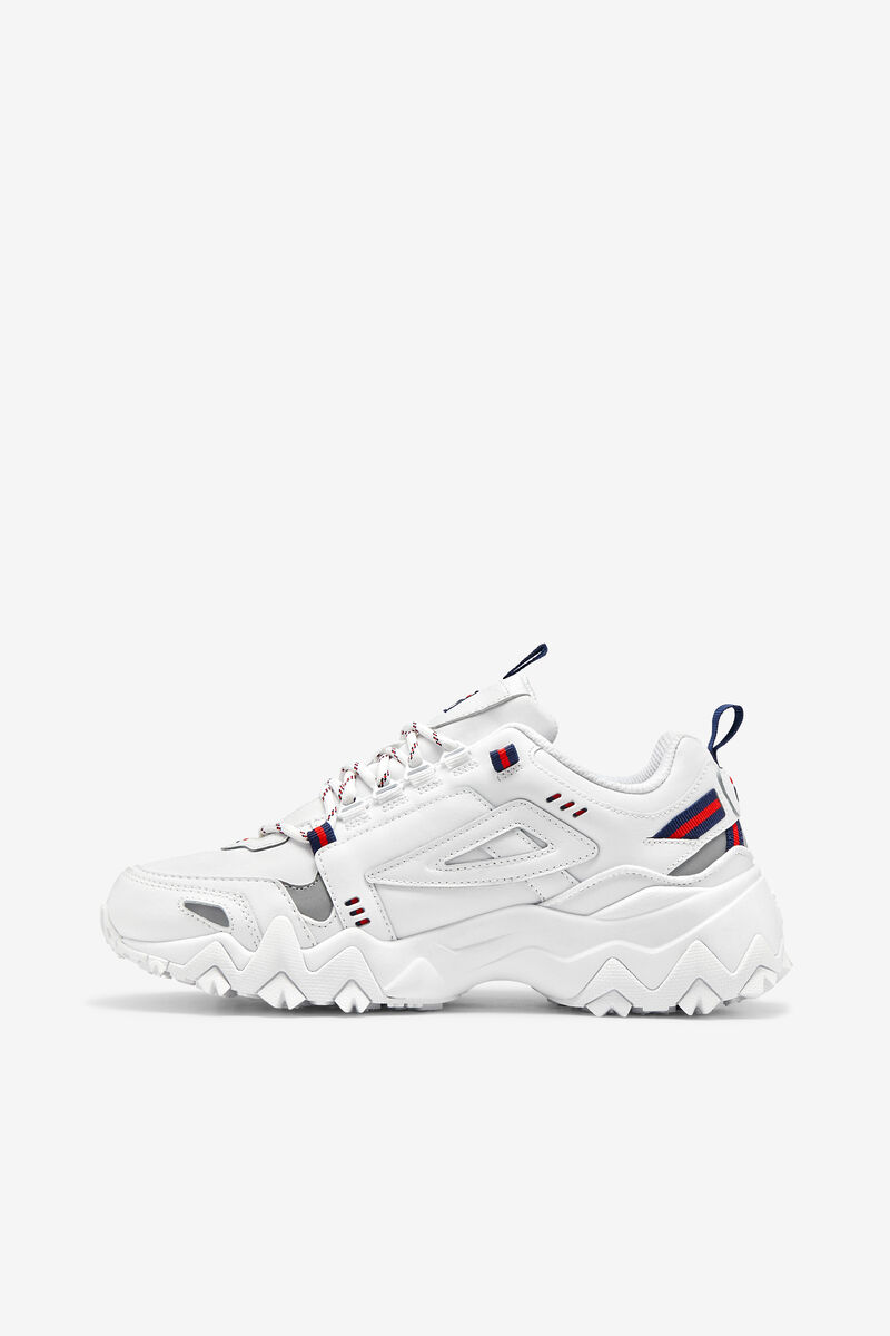 Women's Fila Oakmont Tr Sneakers White / Navy / Red | FuBgSHnRAFh