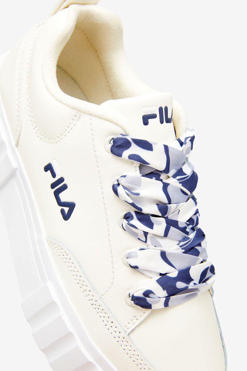 Women's Fila Sandblast Low Satin Lace Sneakers White / Navy / White | CjkoTyMRseO
